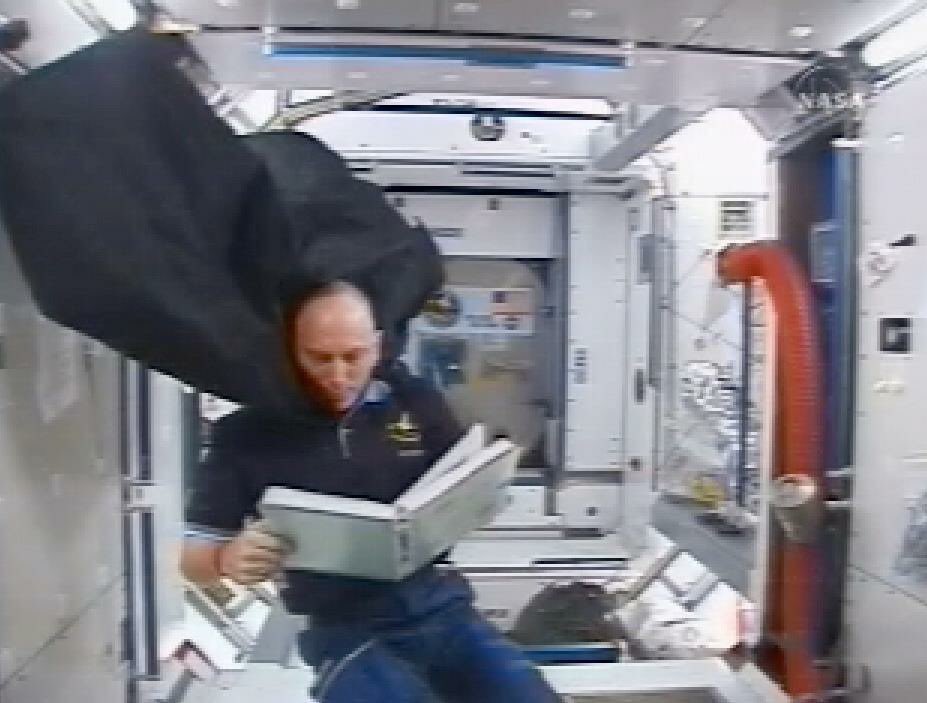 Astro_Clay's tweet photo. Hey now...! I was the #KingofFun before it was cool! And before the #ISS had internet access! #E15 https://t.co/O59cfKn6fy
