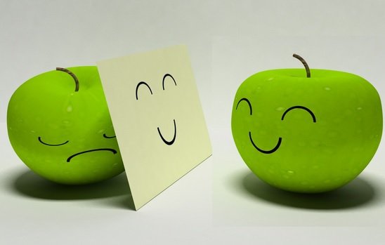 gambar apel senyum dan sedih - Christian Vaughan