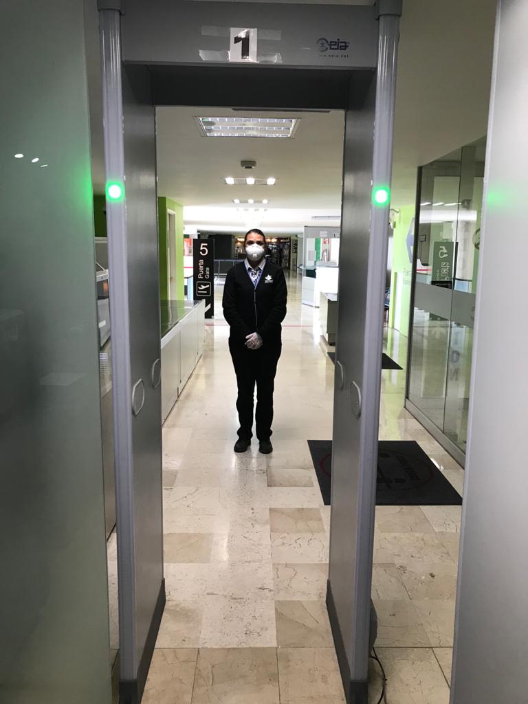 AeropuertodeTam's tweet photo. En el Aeropuerto de Tampico,  estamos comprometidos con tu salud y seguridad,  reforzando las medidas de prevención ante la contingencia, establecidas por las Autoridades.  #covid_19mexico #OMAeropuertos https://t.co/LFskUIKZJL