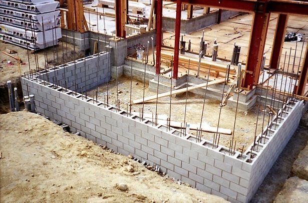 mwrig062's tweet photo. Reinforced masonry construction #bcn2210 #FIUMossschool #construction #FIU_Mossschool https://t.co/7JaS4g6YBI