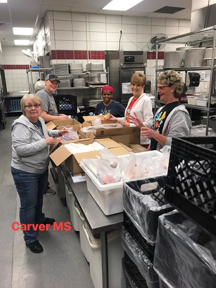 officialSPS's tweet photo. Our SPS team is ready to share nutritious meals with students at every school, from 9:30 am to 12:30 pm on weekdays, via carline. Thank you, team, for demonstrating love for students in prep kitchens across our district today. INFO: https://t.co/uAyF4j0QST. #EveryLearnerEveryDay https://t.co/qPBpDSgSup