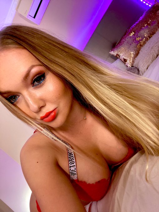 Are you staying home? 🙃  I am live tonight for you guys 😘 https://t.co/YsIUE5cRyC<a href="/tag/onlyfans"class="tags"><span>#onlyfans</span></a>