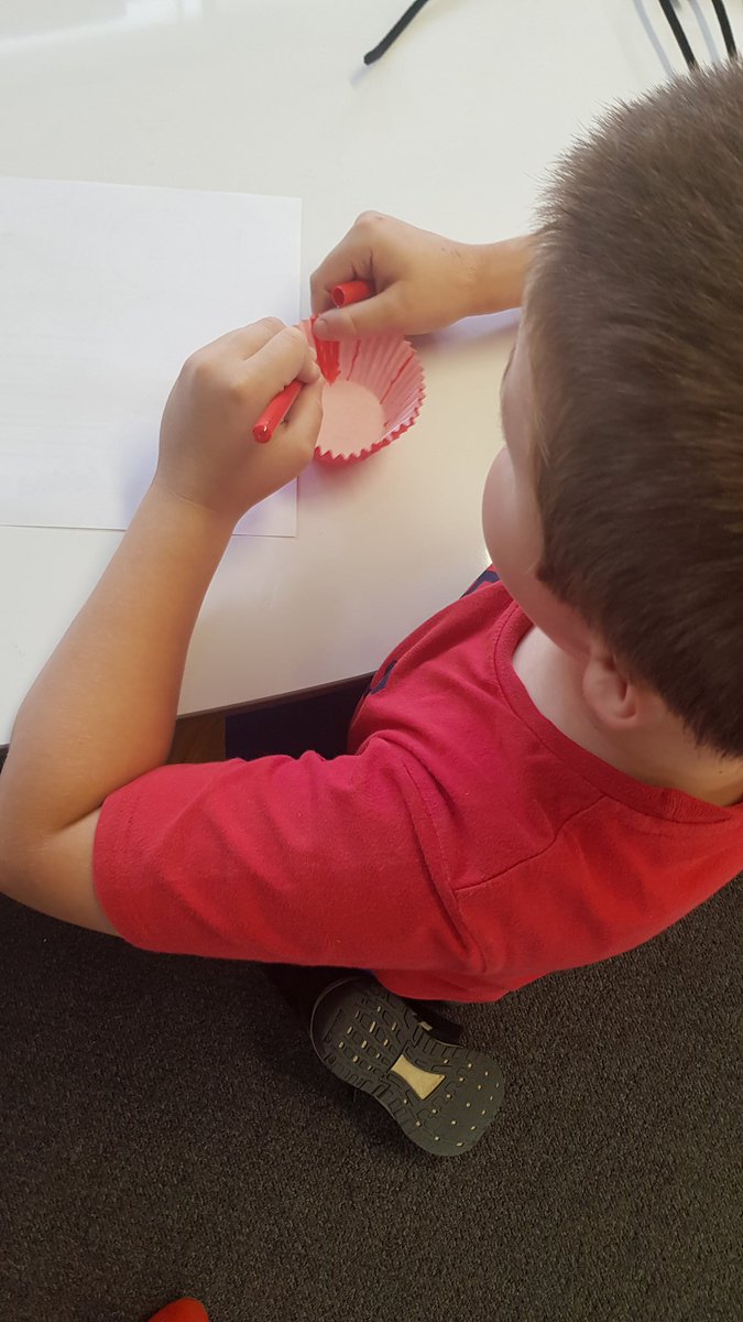 a_lily07's tweet photo. #bestschoolintheuniverse #postapoppy @Cessnockeps @NSWEducation https://t.co/zhSsCWluOa
