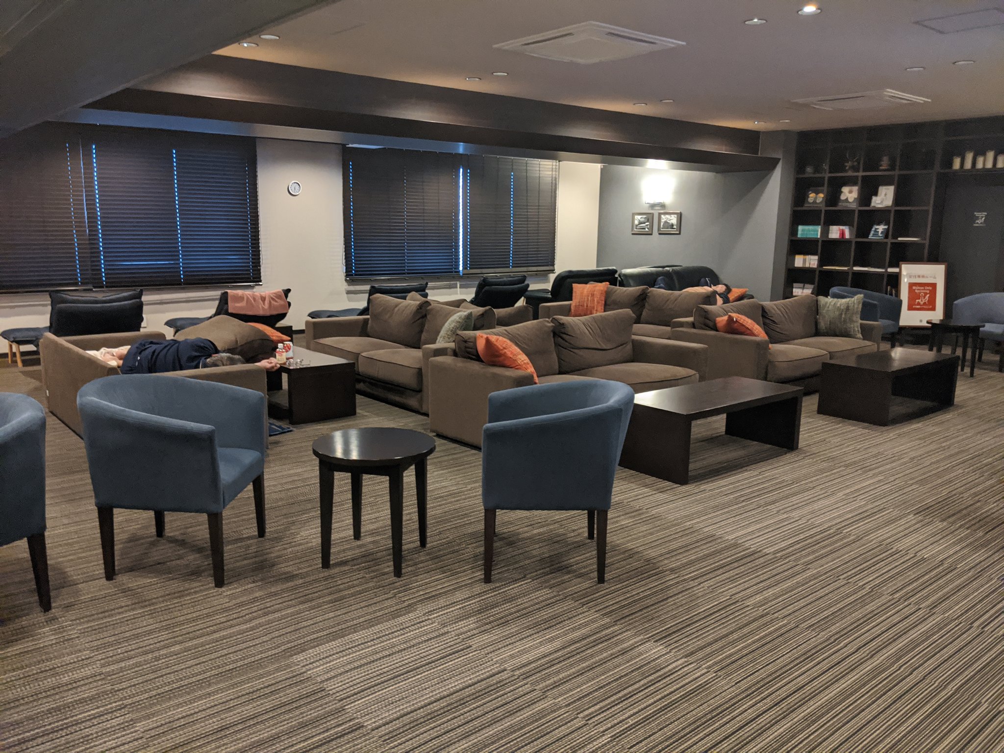 長谷川信也 焼津市の温泉施設のくろしおで一泊 スーパー銭湯的だけれど 天然温泉に入れて漫画 が4000冊あって10円でコーヒー飲み放題のゆったりできるキレイな旅人に優しい最高の漫画喫茶 違 でした T Co Ksyxbavmtr Twitter