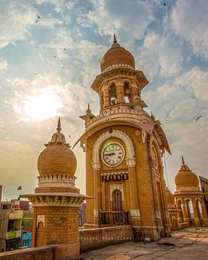 Constructed over the ruins of Haveli of Ahmad Khan Sadozai which was completely destroyed during Siege of Multan, Ghanta Ghar was built in 1884 A.D. during British Raj in British India. Still standing tall after 136 years in the center of Multan city.
📸FaysalElahi #Multan