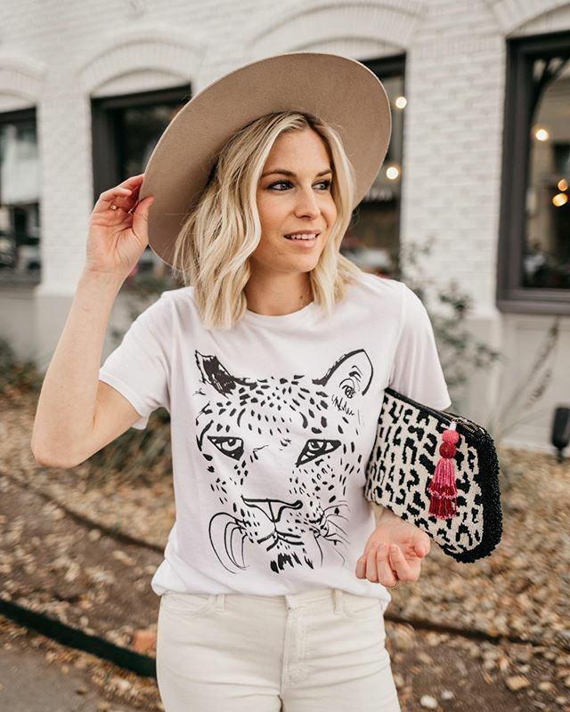 Looking at the light at the end of the tunnel ✨ But in the meantime I spotted the wine! Seriously though... I can't help but sit back have a glass of wine and know at the end of all of this things may be REAL rough, but it's part of HIS plan. ift.tt/2QDiyrc