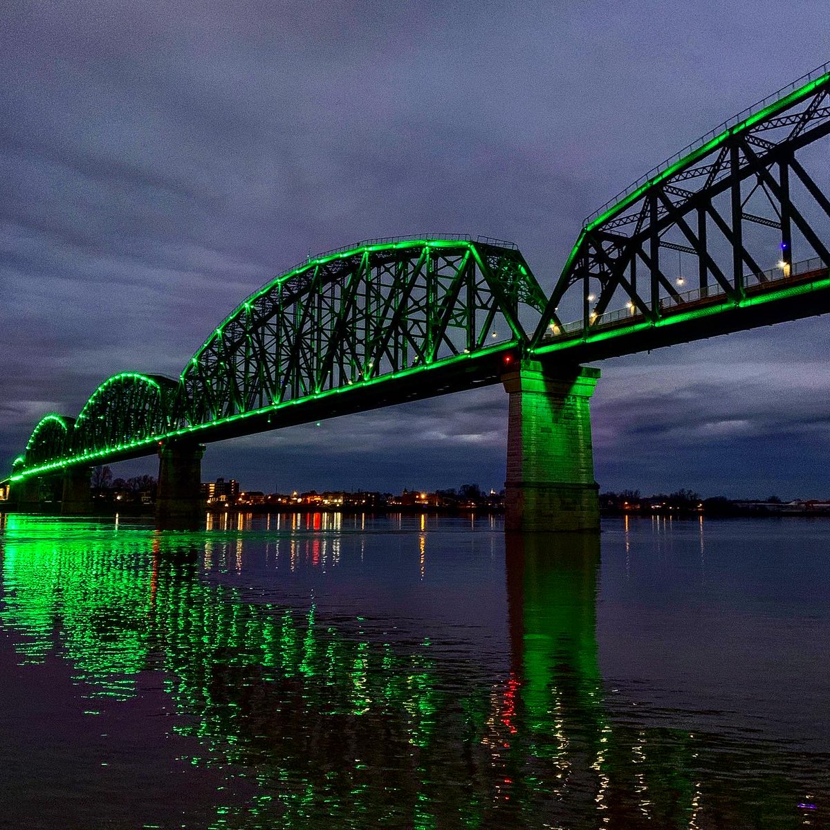 Waterfront Park Lou tweet media