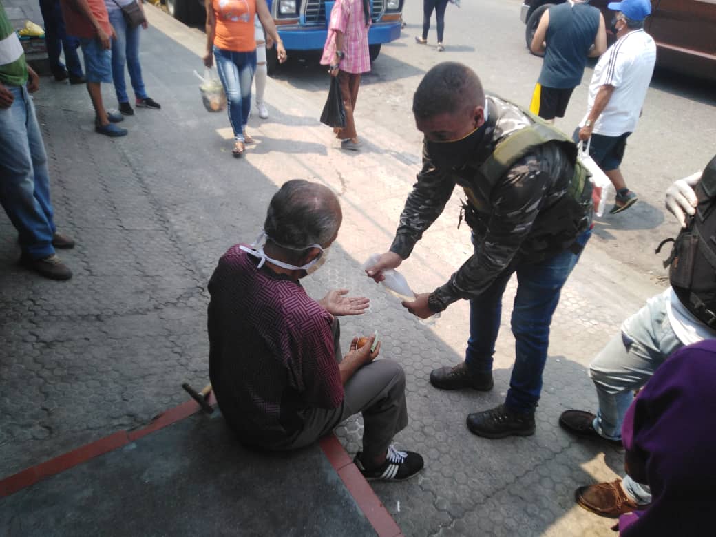 RobertoLoboAlc's tweet photo. Jornada Desinfección municipio Torbes trabajando por ti #Covid_19 #QuedateEnCasa
#RobertoLoboTrabajaParaTi
@nicolasmaduro @FreddyBernal @juntosxtachira @PSUVTachira  @psuvtorbes @NellyverLugo @irisvarela @dcabellor @ConElMazoDando https://t.co/MBcE7LUsk2