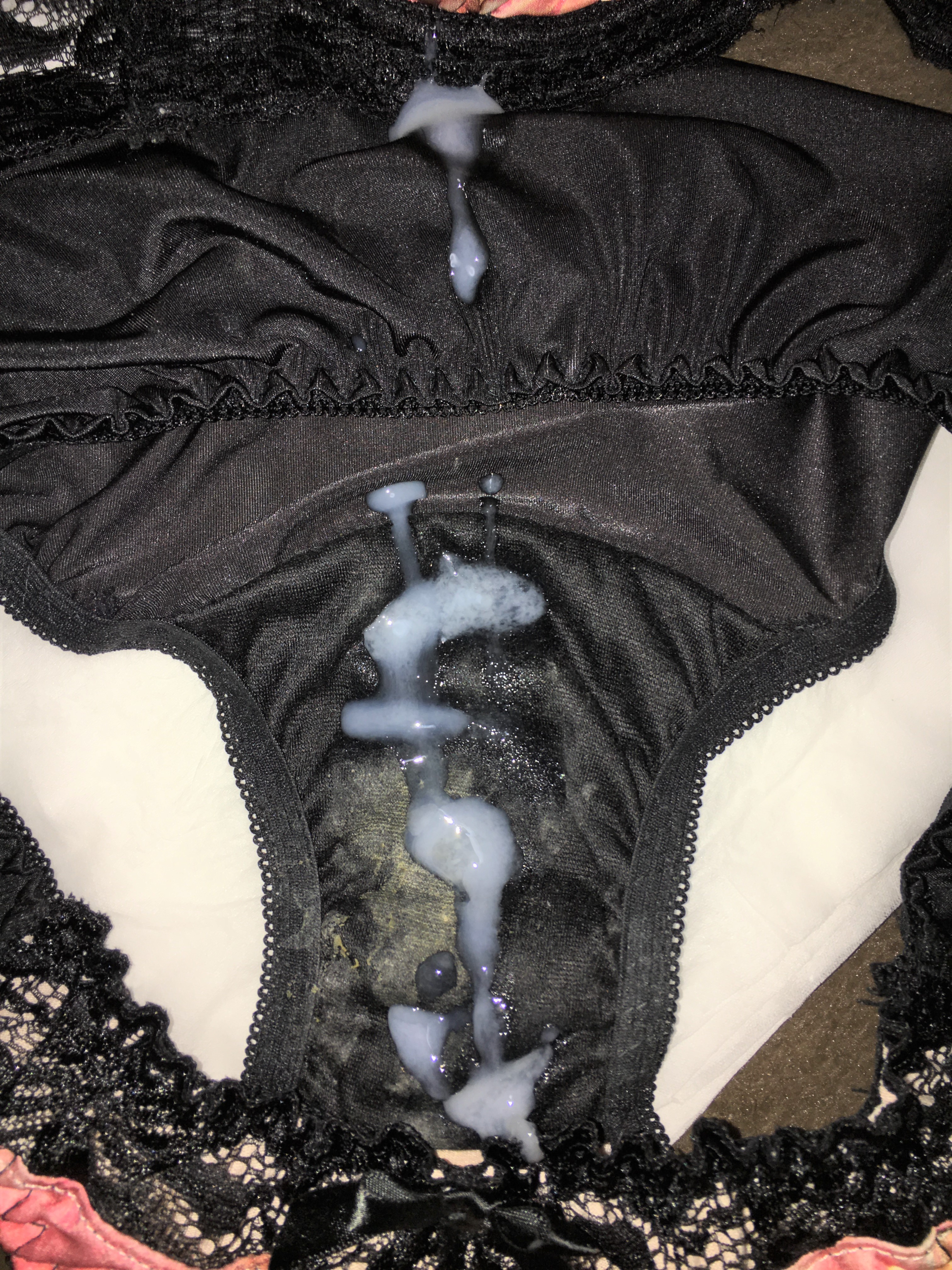 妹のパンツぶっかけ 妹の使用済みパンティー