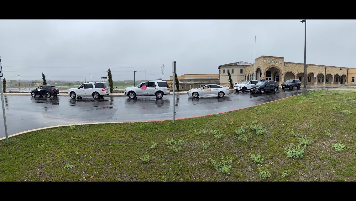LizMartinezHES's tweet photo. Kindergarten teacher parade! #wewenttoeverykinderhouse #wellworthit #imissmystudents #HerffElementary #HerffKinder #weareboerne #dreamjourneylegacy @HerffES https://t.co/XTAgpJp1vu