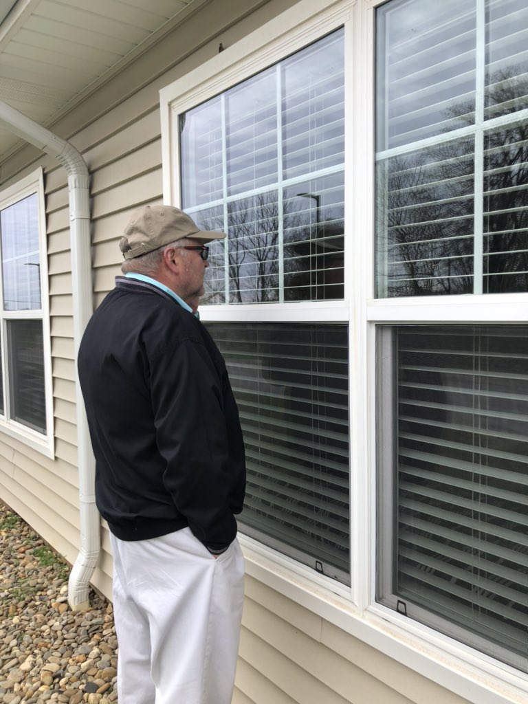 ldpullins's tweet photo. We walked to Brookdale from our house today so we could see my husband’s mom &amp; talk outside her window with our phones. She doesn’t understand why we can’t come inside but was happy to see us!

#Covid19 #coronavirus #brookdalesandysprings #Alzhiemers #MemoryCare #caregivers https://t.co/G2CtjbyYUd