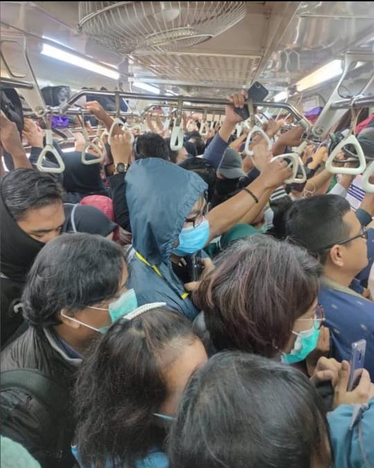 munanta2's tweet image. ada yang bisa menjamin semua ini steril ??? 
So... plissss... @jokowi @JubirPresidenRI @aniesbaswedan . . . #lockdownaj