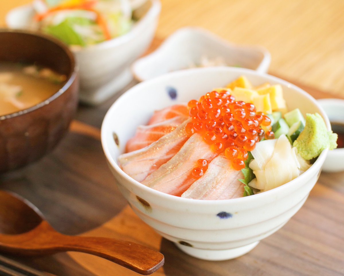 Kinkasushibarizakaya على تويتر 美味しいランチ サーモンとイクラの親子丼 サーモンは炙りと生のハーフ ハーフにイクラをのせた贅沢な親子丼です 渋谷 寿司 Shibuya Sushi おしゃれ 六本木 Roppongi Lunch ランチ 海鮮丼 三軒茶屋ランチ