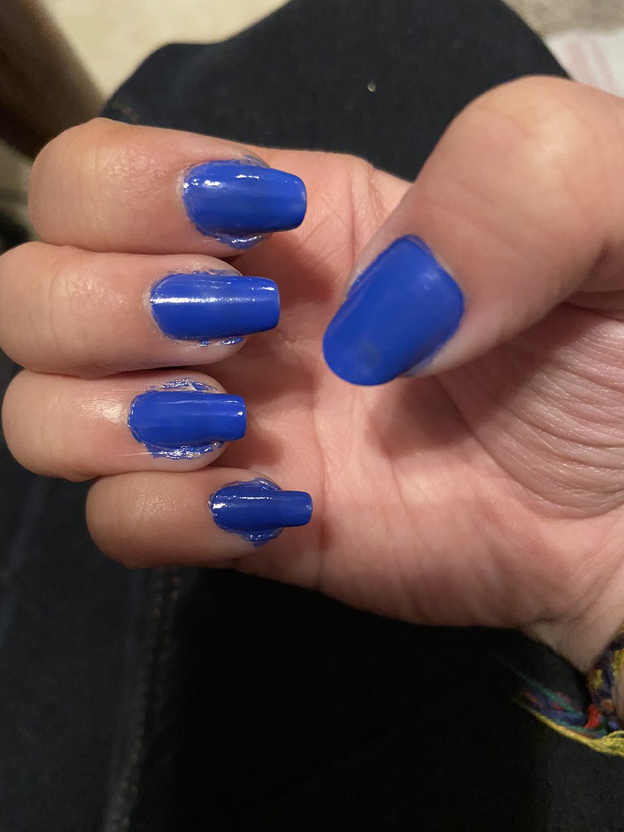I couldn’t stand seeing my nails without getting the urge to bite them these past few days so we’re on a different shade of blue!! It’s only one coat but like! Wow!