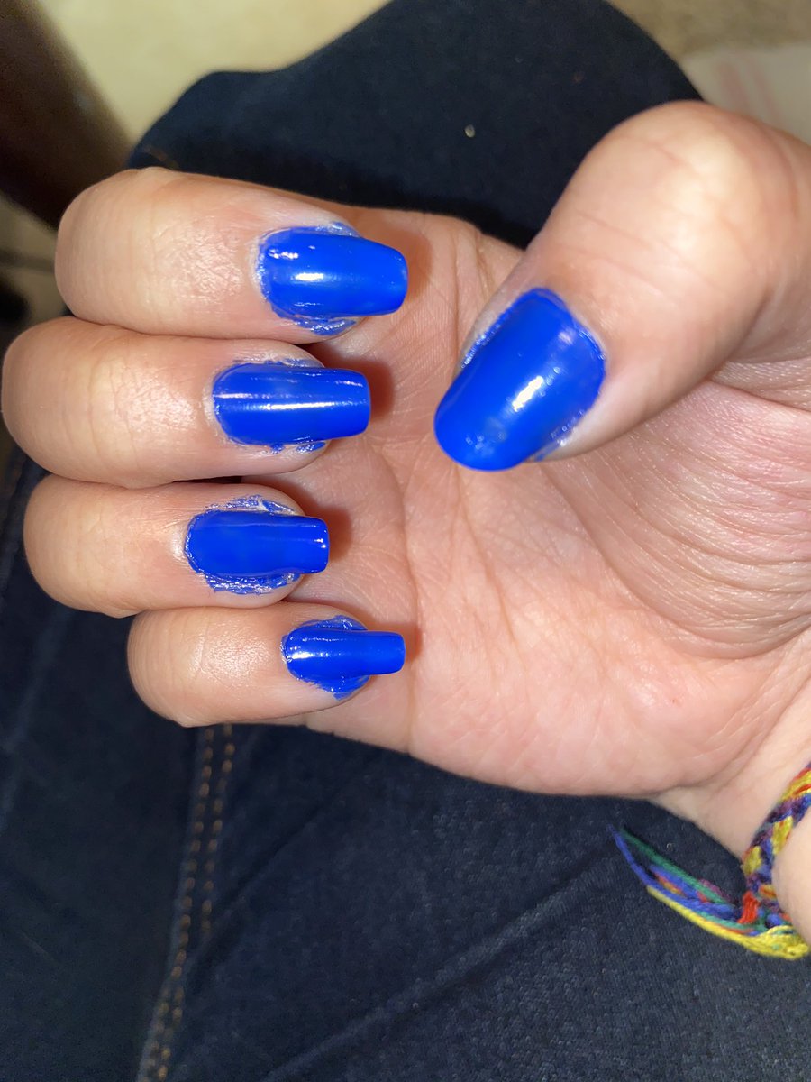 I couldn’t stand seeing my nails without getting the urge to bite them these past few days so we’re on a different shade of blue!! It’s only one coat but like! Wow!
