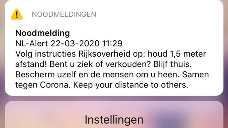 EricOosterbeek's tweet photo. #buitensporig

We lopen nu niet zomaar meer op straat, ok?

#COVIDIOTS https://t.co/XyM2Kdz1tN