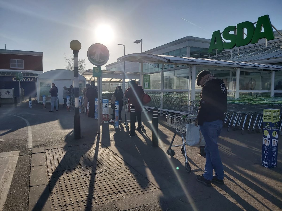 Big queues already forming outside Asda Sinfin this morning 
bit.ly/2UtjyPz