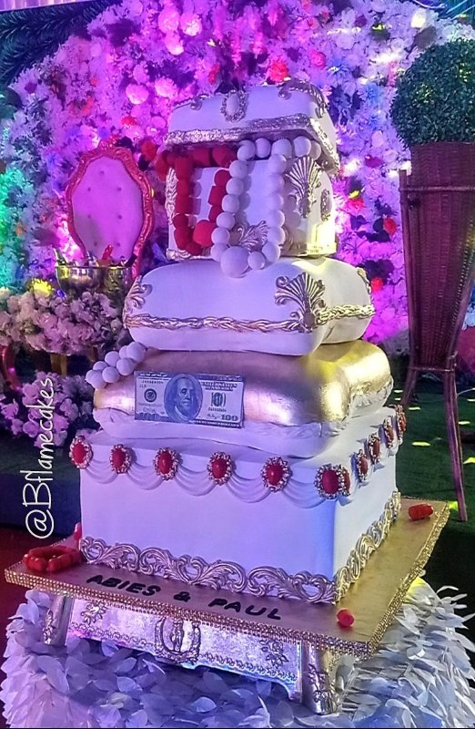 bflamecakes's tweet photo. Meet our Gorgeous traditional wedding cake 
😍
Thank you my Fabulous couple for choosing Bflamecakes,
👍
Your home is blessed
🙏
For booking 
Call or Whatsapp
08033671863
#bflamecakes #benincitybaker #beninwedding  #benintraditionalweddingcake #cakesinbenincity   #benincitycake https://t.co/jH3ZGlWJrS