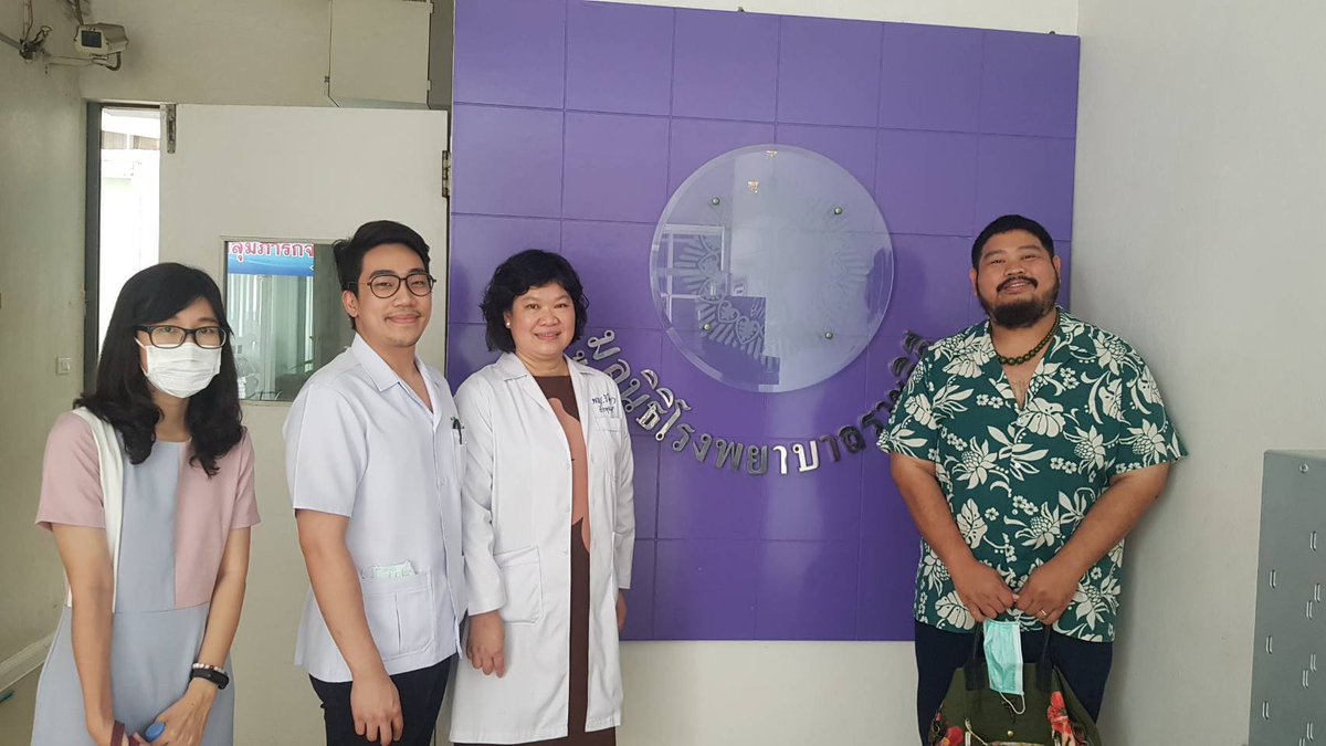 วันนี้ผมเดินทางมาพบอาจารย์หมอ และขออนุญาตทำโครงการ WHYLIVE เพื่อสนับสนุน รพ. ราชวิถี อาจารย์หมอกำลังเร่งในการเปิดทำบัญชีให้กับเรา น่าจะทันไลฟ์ในวันพฤหัสบดีนี้ครับ ทางทีม #WHYLIVE เราซัพพอร์ตรพ.ราชวิถี และขอเชิญชวนกลุ่มอื่นๆมาซัพพอร์ต รพ.อื่นๆกันด้วยครับ ตอนนี้ต้องการทุก รพ.จ้ะ