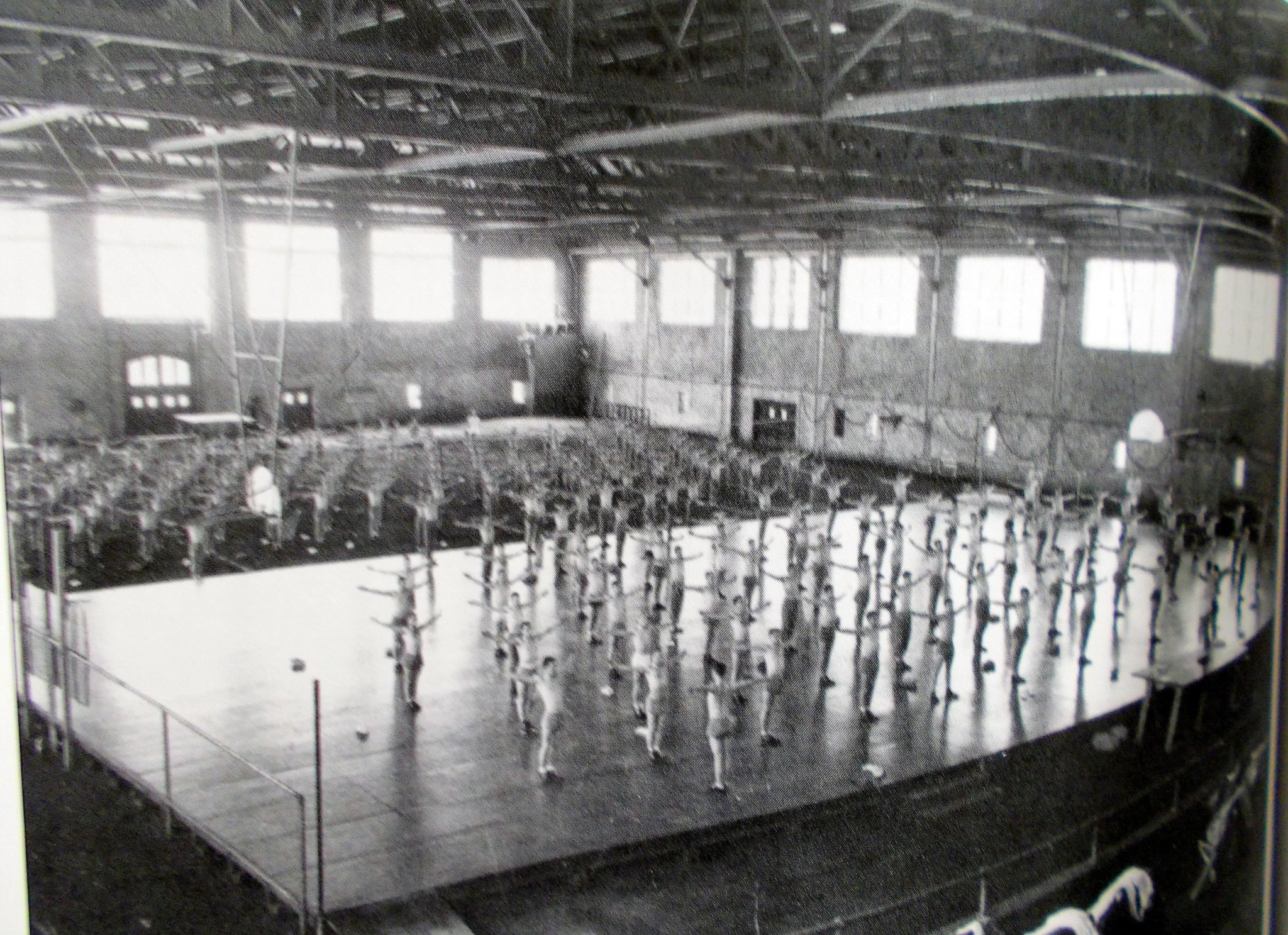 coachbob-on-twitter-freshmen-pe-class-in-field-house-at-university-of