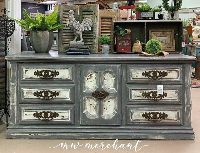 RustandRosesTx's tweet photo. Repost from @mwmerchant using @RepostRegramApp - We just moved this 9 piece buffet/dresser into @urbanrelicsabilenetx on Saturday.  There are three additional drawers in the middle.  Loving the chunky hardware. ❤️🙌🏼🙌🏼 It’s painted in @bungalow47 
Tarnished Silver and Marble … https://t.co/op2dDBQQNC