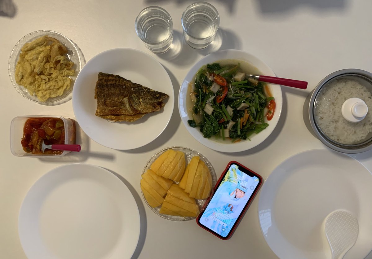 18/3/2020: Nasi + ikan siakap goreng + bayam masak tumis air + telur dadar + mangga + air suam for dinner 