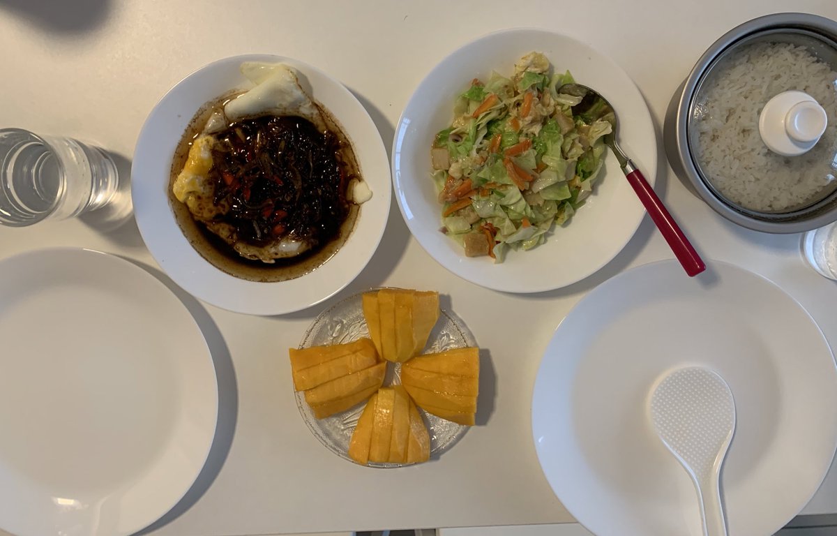 21/3/2020: Masak sama-2 dengan my bby for lunch Nasi + telur masak kicap + kobis goreng bertelur + buah mangga + air suam 