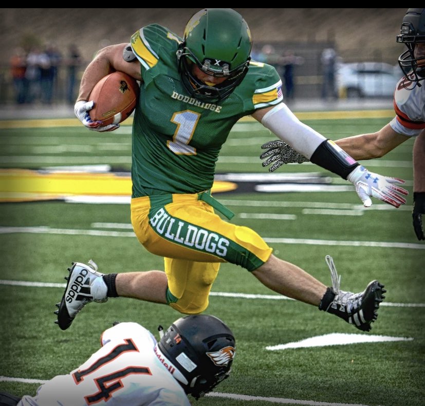 JulieAmerica1's tweet photo. @ryanfagan Blake America #1 “Horns Down”
Hunter America #1 RB-Doddridge Co-WV🏈 https://t.co/eLc989OpeP