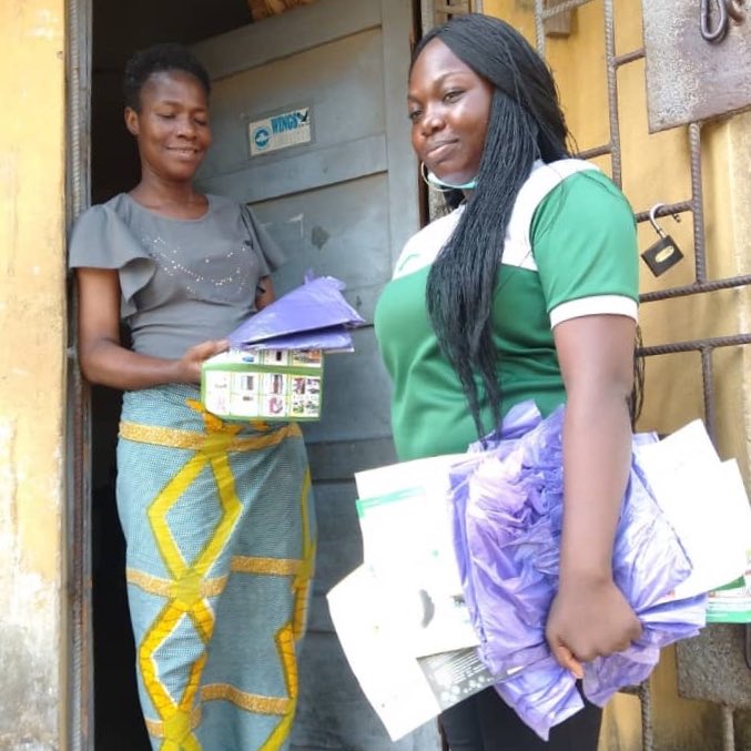 RecyclePointsNG's tweet photo. Gov. @jidesanwoolu launched the #BlueBoxProgram in 2019 as a door-to-door #Recycling♻️ initiative. Lots of colour coded waste bags are distributed to households through @Lawma_gov to facilitate compliance to sorting waste at source. To get the waste bags from us call 08098002400. https://t.co/WVUbpSPyZT