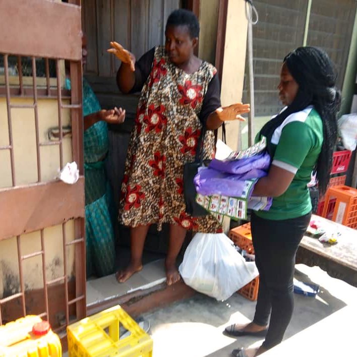 RecyclePointsNG's tweet photo. Gov. @jidesanwoolu launched the #BlueBoxProgram in 2019 as a door-to-door #Recycling♻️ initiative. Lots of colour coded waste bags are distributed to households through @Lawma_gov to facilitate compliance to sorting waste at source. To get the waste bags from us call 08098002400. https://t.co/WVUbpSPyZT