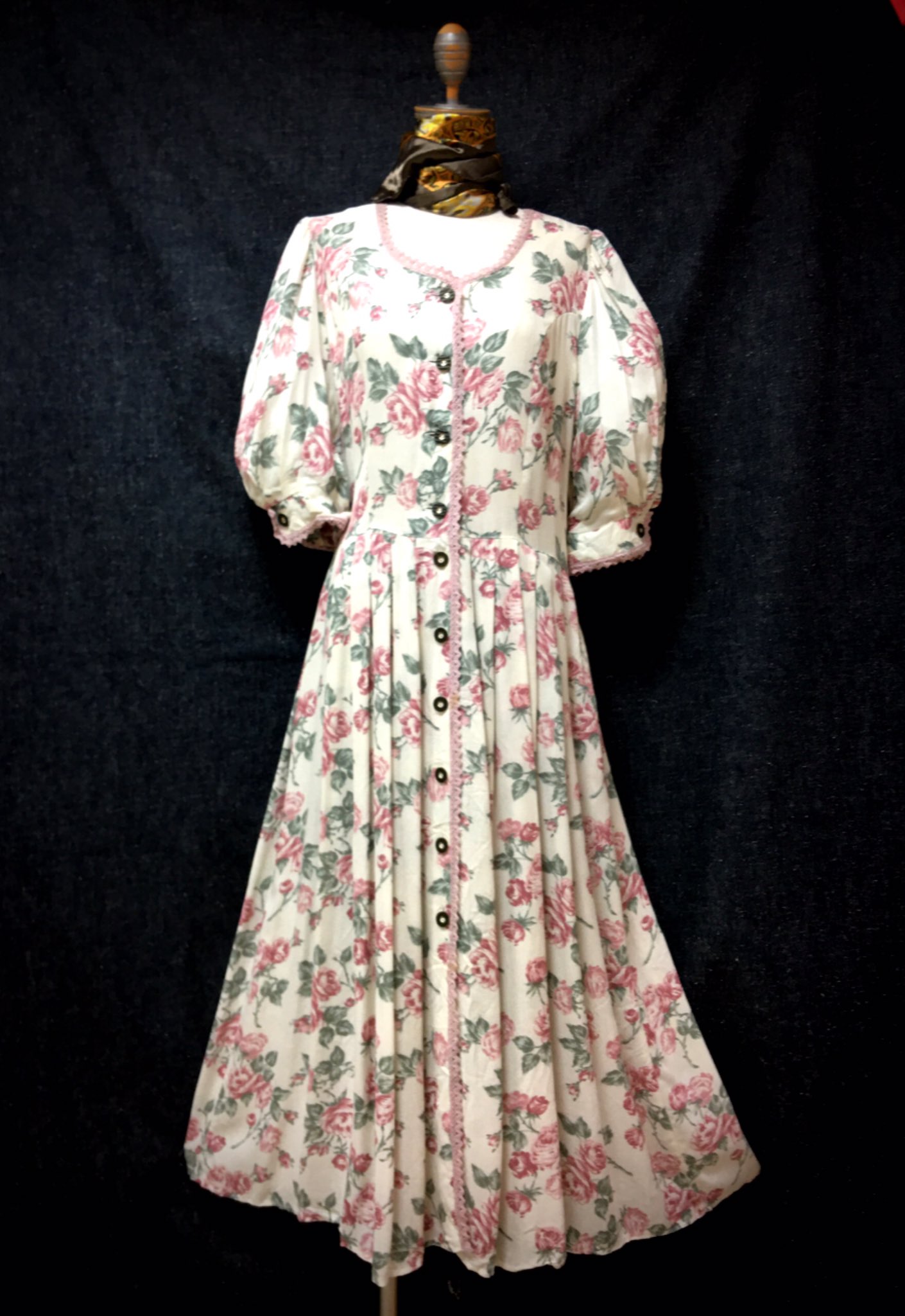 Kaya Remake Select Used 80s ヨーロッパより チロルワンピース アンティークな雰囲気が お好きな方に 通販も 古着全品sale 古着屋 古着好きな人と繋がりたい 中野kaya 古着コーデ 80年代 ヨーロッパ古着 古着sale 衣装