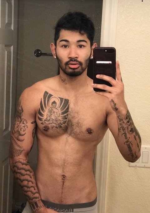 Show more love towards Asian men 🥺 https://t.co/9G5uxYSZsl