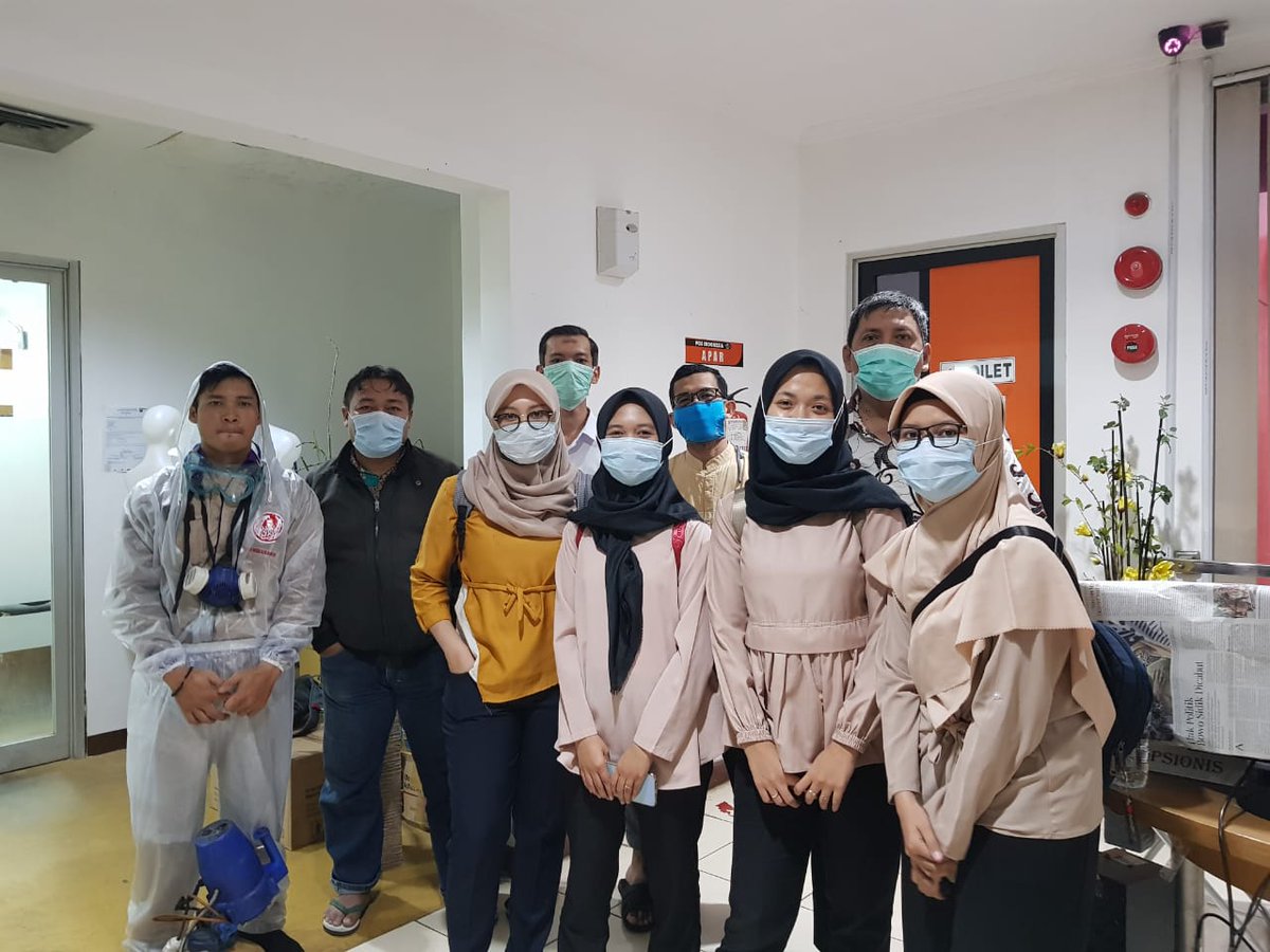 Dalam rangka mencegah penyebaran Virus Corona telah dilakukan penyemprotan desinfektan di seluruh area lingkungan kerja staff PII, mulai dari Ruang Staff, Ruang rapat, Kamar Mandi, dll. 
.
Selain penyemprotan taff kamipun selalu mencuci tangan setiap selesai menerima tamu.