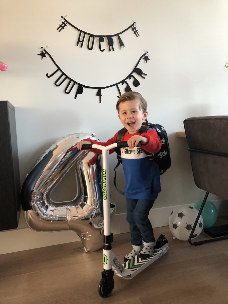 M’n grote vriend vandaag jarig! #Juup #4jaar #stuntstep