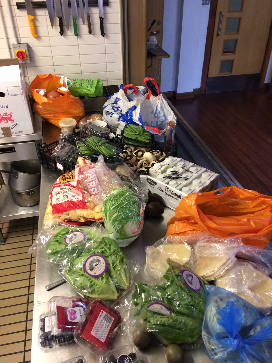 lochclash's tweet photo. Big thanks from WW Tollcross for the generosity from @nando’s Fountainbridge &amp; the Refinery St. Andrews square over the weekend. Very kind. #takingcareoffrontlineservices#workgoeson!#mealsforNHS https://t.co/q3BUc6mXlm