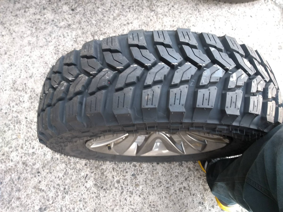 aihiro_tire's tweet photo. ジムニーシエラにマキシスタイヤM8060 トレパドール ラジアルを装着いたしました。ダート山道や河原の踏破性等に向いたオフロード用タイヤ!
楽しい走行が出来ますね。
#ジムニー #マキシス #オフロード #ダートタイヤ #タイヤガーデン川越 #M8060 https://t.co/GChiVyjzFS