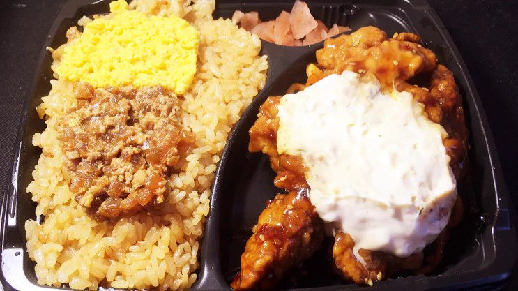 これはひどい…こっそり弁当の量を減らしてくるコンビニ弁当が悲惨。