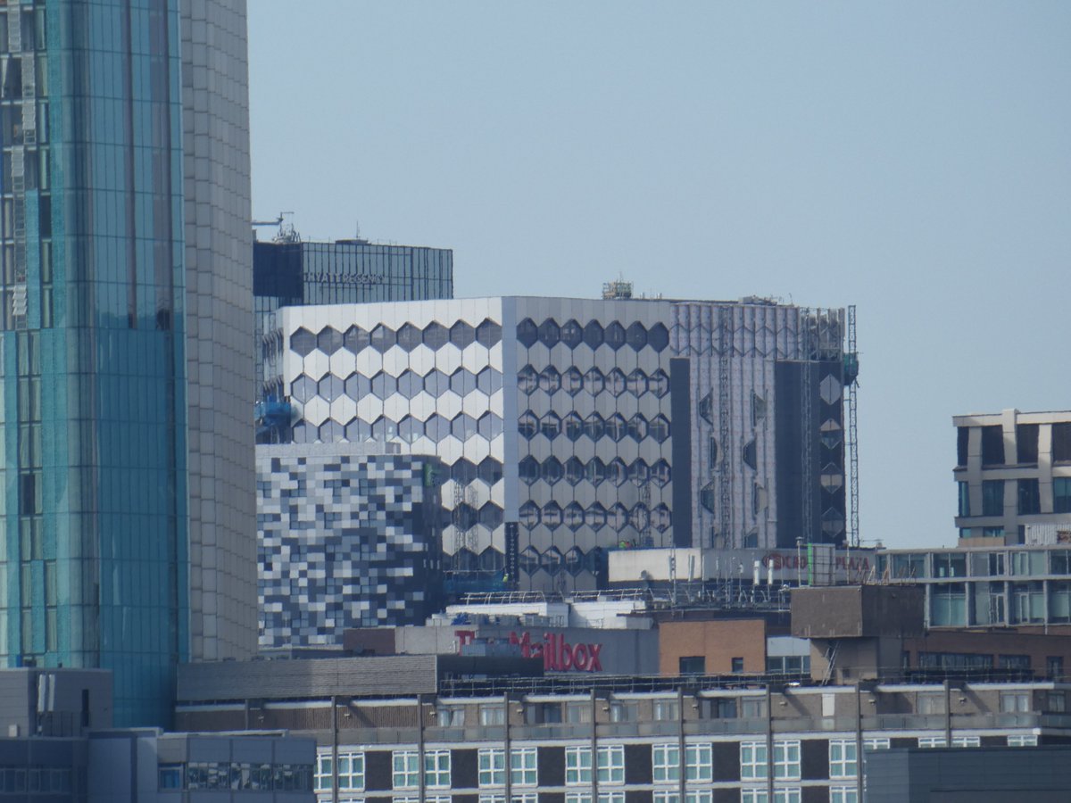 BuildsWeAre's tweet image. 3 Arena Central now making its mark on the city skyline - this from Alan - courtesy @x_brum #BirminghamPassion from #PeoplewithPassion #ConstructionwithCommunity