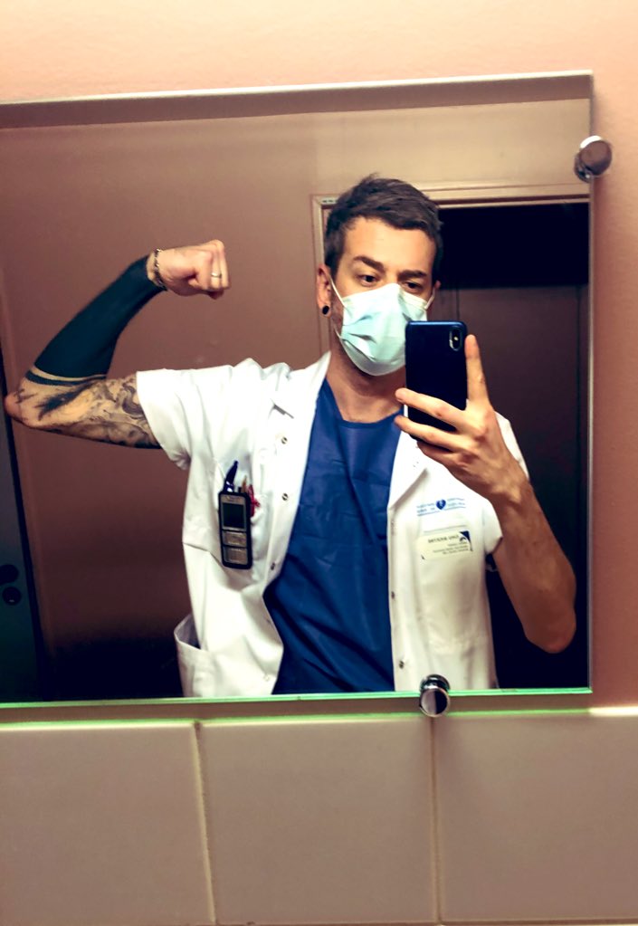 grainededaddy's tweet image. 🏨 

Réveil ce matin, la peur au ventre, l’estomac en vrac MAIS l’esprit combattant. J’ai peur 😨

Je travaille en gériatrie hospitalière et ma mission du jour (et des semaines à venir?!) sera d’éviter l’hécatombe.

Force! 💪🏼
Amour! ❤️
Et RESTEZ CHEZ VOUS!