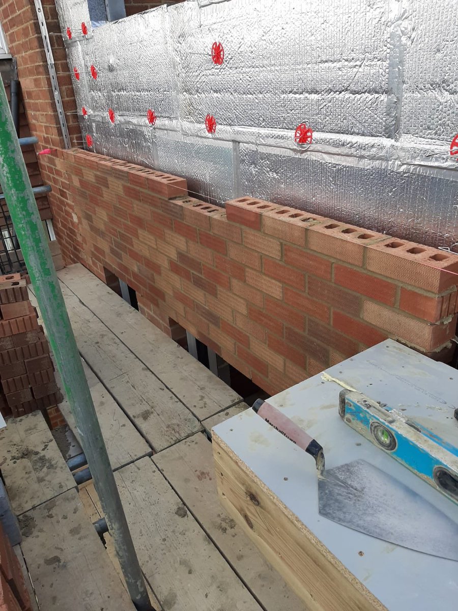 A few progress pics from the 3-bed new build in Rochester. Second lift of scaffolding will be going up this week 👍🏻😁
#builder #medway #newbuildhouse