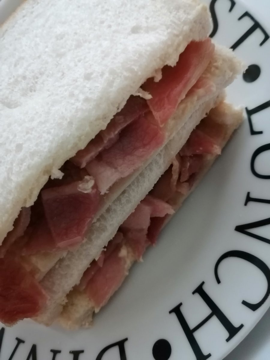 sheilawink's tweet photo. Finally managed to get a loaf of bread! Only thing I needed. Was under the weather yesterday so no appetite, but plenty water. 
So Bacon🥓sarnie and cuppa ☕ for lunch today. 
#nopanicbuying #usingwhatihave https://t.co/kMVoM8E0Lc