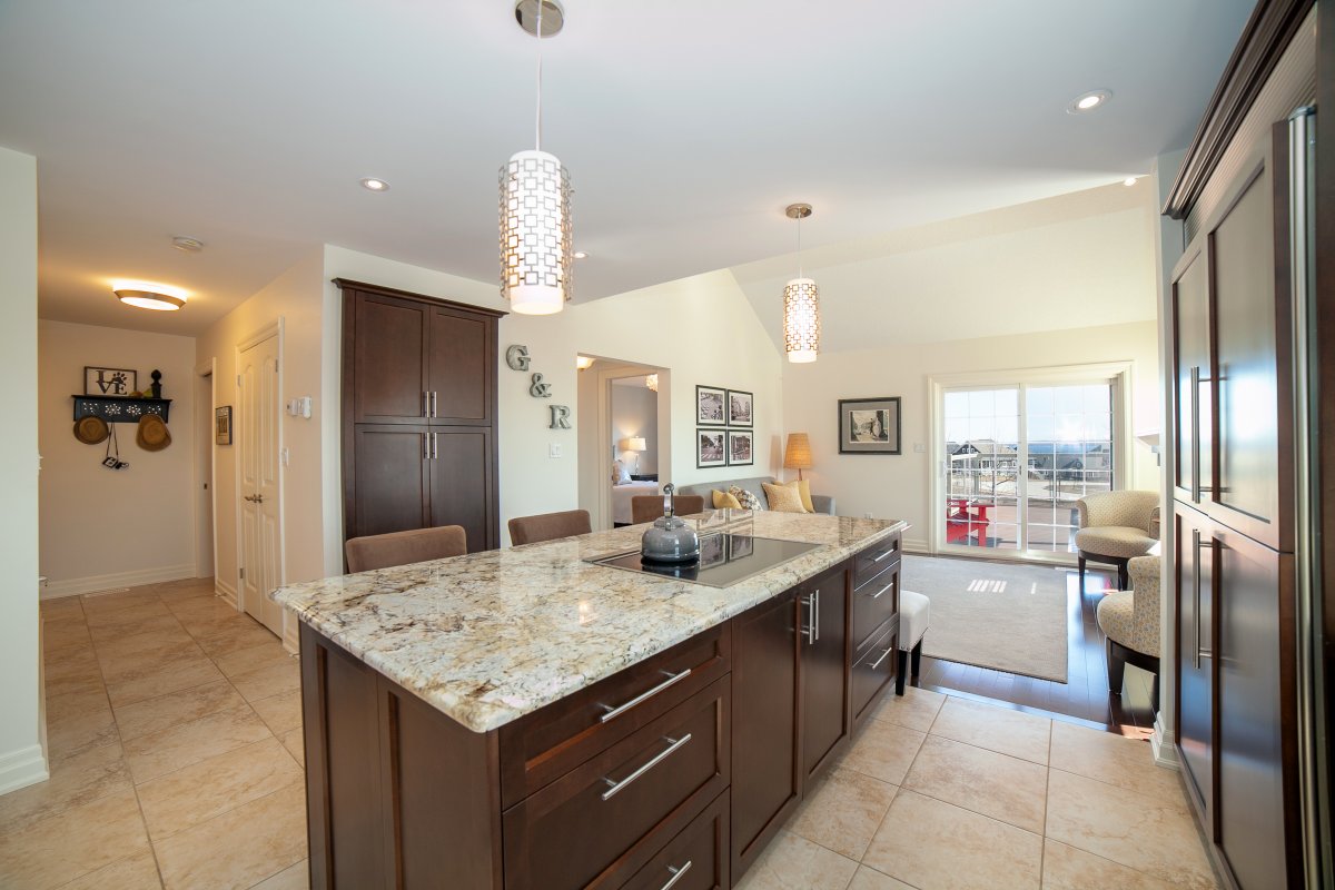 Lampstandvisual's tweet photo. This home in Cobble Beach with this beautiful kitchen won't last long! Even with the Corona Virus, homes are still selling! I just photographed this home yesterday.
#realestate #owensound #greybruce #cobblebeach #kitchen #photography #viewofthewater #georgianbay #coronavirus https://t.co/4ARSkSco2P