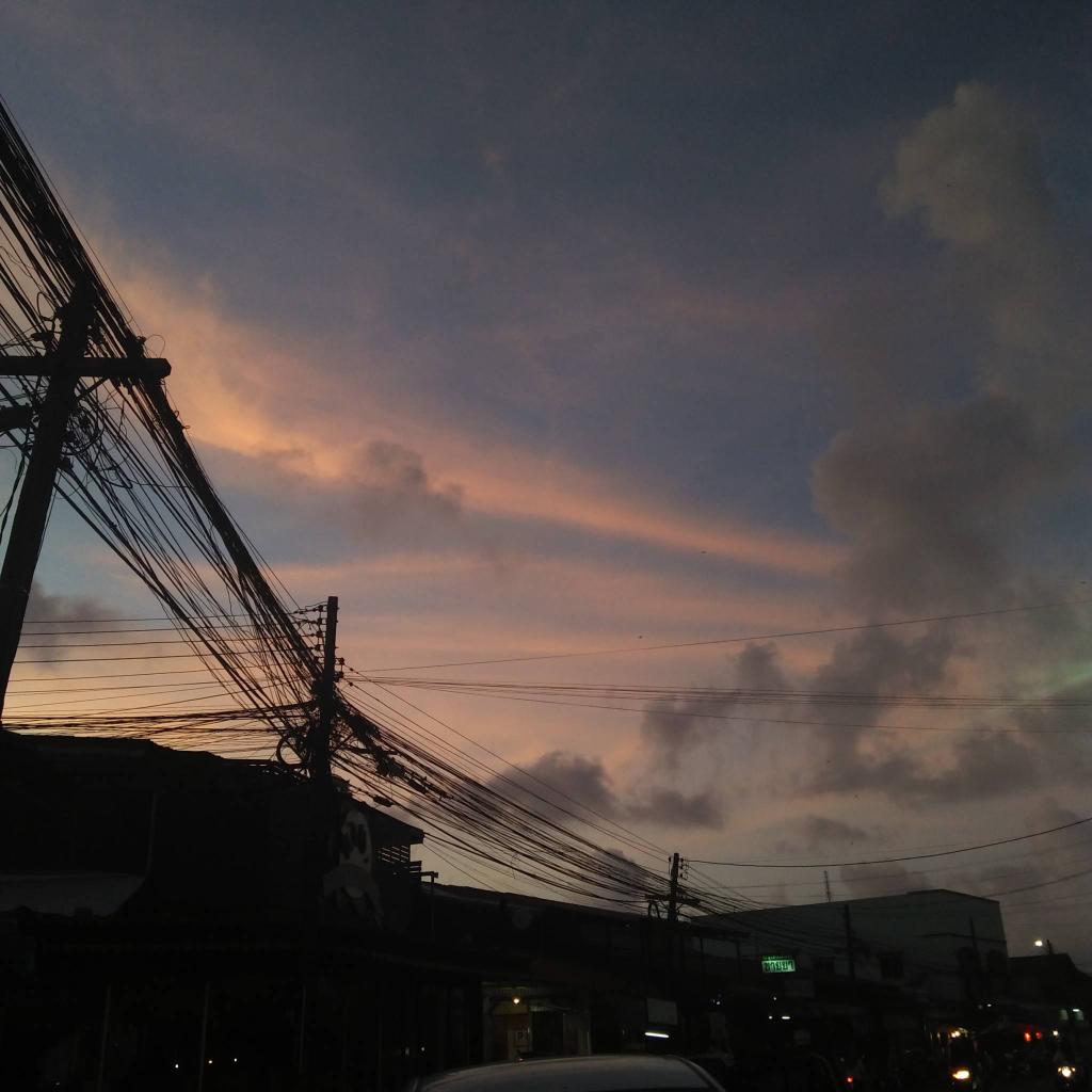MahamaRusmee's tweet photo. บางทีชีวิตก็วุ่นวายเกินไปน่ะ
#ที่นี่นราธิวาส https://t.co/LJV3nktO42