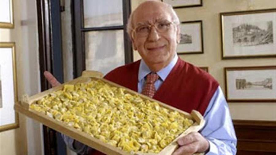 LaStampa's tweet image. Coronavirus, Giovanni Rana aumenta lo stipendio del 25 per cento per i dipendenti dlvr.it/RSPMHL