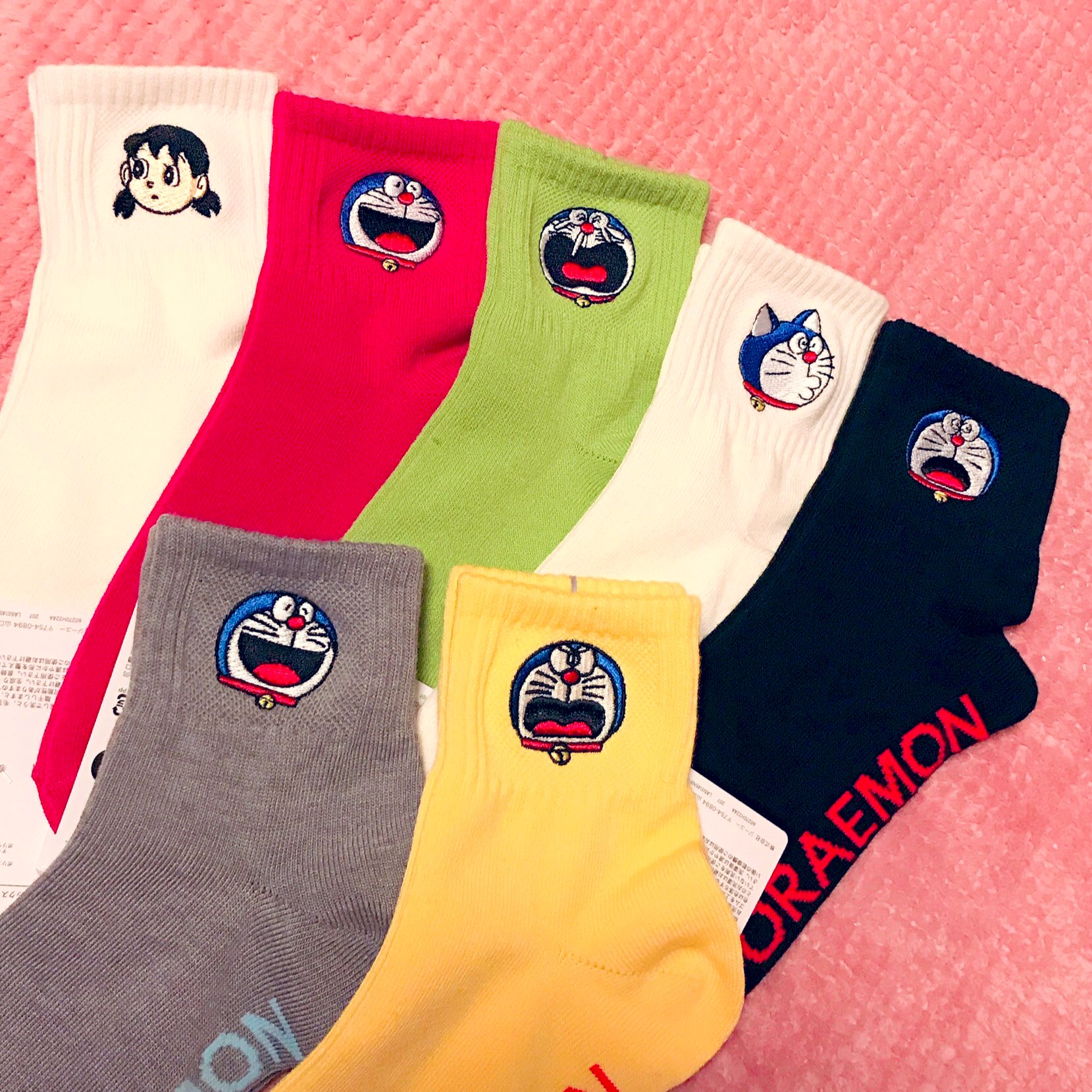 S H I Z U K A Guのドラえもん靴下 無事買えた 絵の刺繍がほつれてるのとかあったから店頭で買って良かったかも しずかちゃんは白だしめっちゃ使えそうだから3足 虚無な顔が良き
