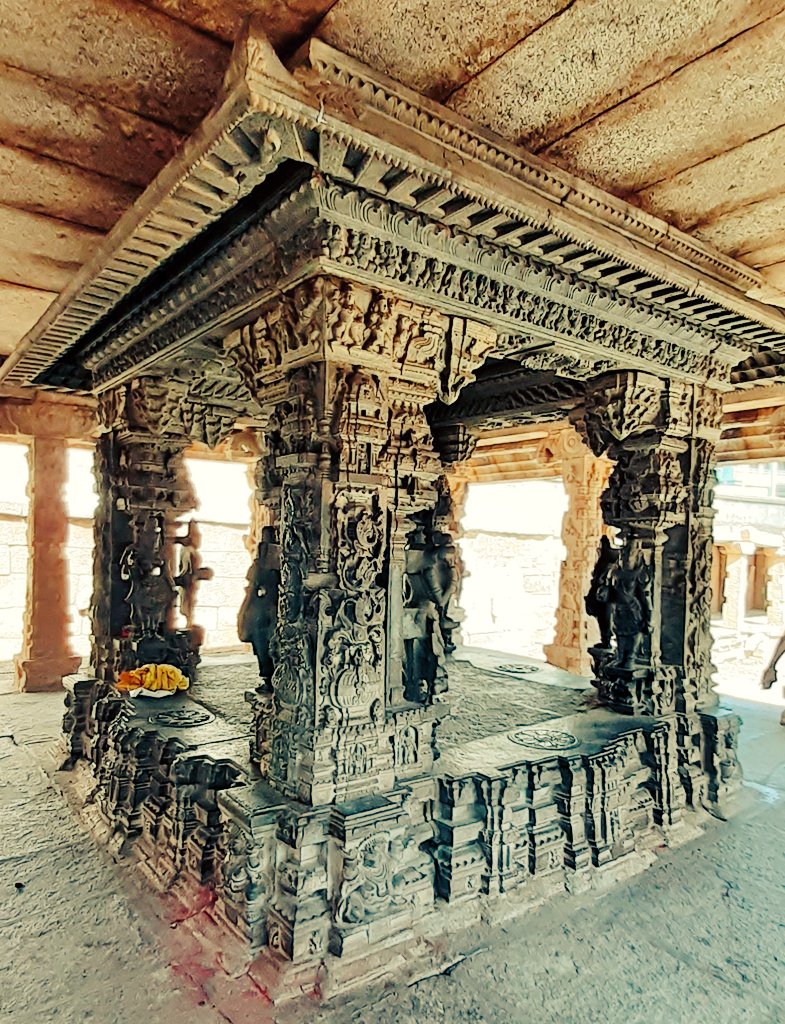 Devalayatrika's tweet image. Intricately carved Kalyanamandapa at Sri Someshwara temple. 

The finishing is so fine and shiny that it is without doubt done by advanced machine tools. 

@ReclaimTemples 
@PraveenMohanET 
@LostTemple7 

#IncredibleIndia 
#AncientTemples
#IndianHeritage