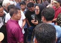 Relokasi antara pedagang ricuh, mengakibatkan salah satu pedagang luka. sorotone.com/m/read-2041-20… helloworld-ntjsvrx6uq-an.a.run.app/aHR0cCUzQSUyRi…