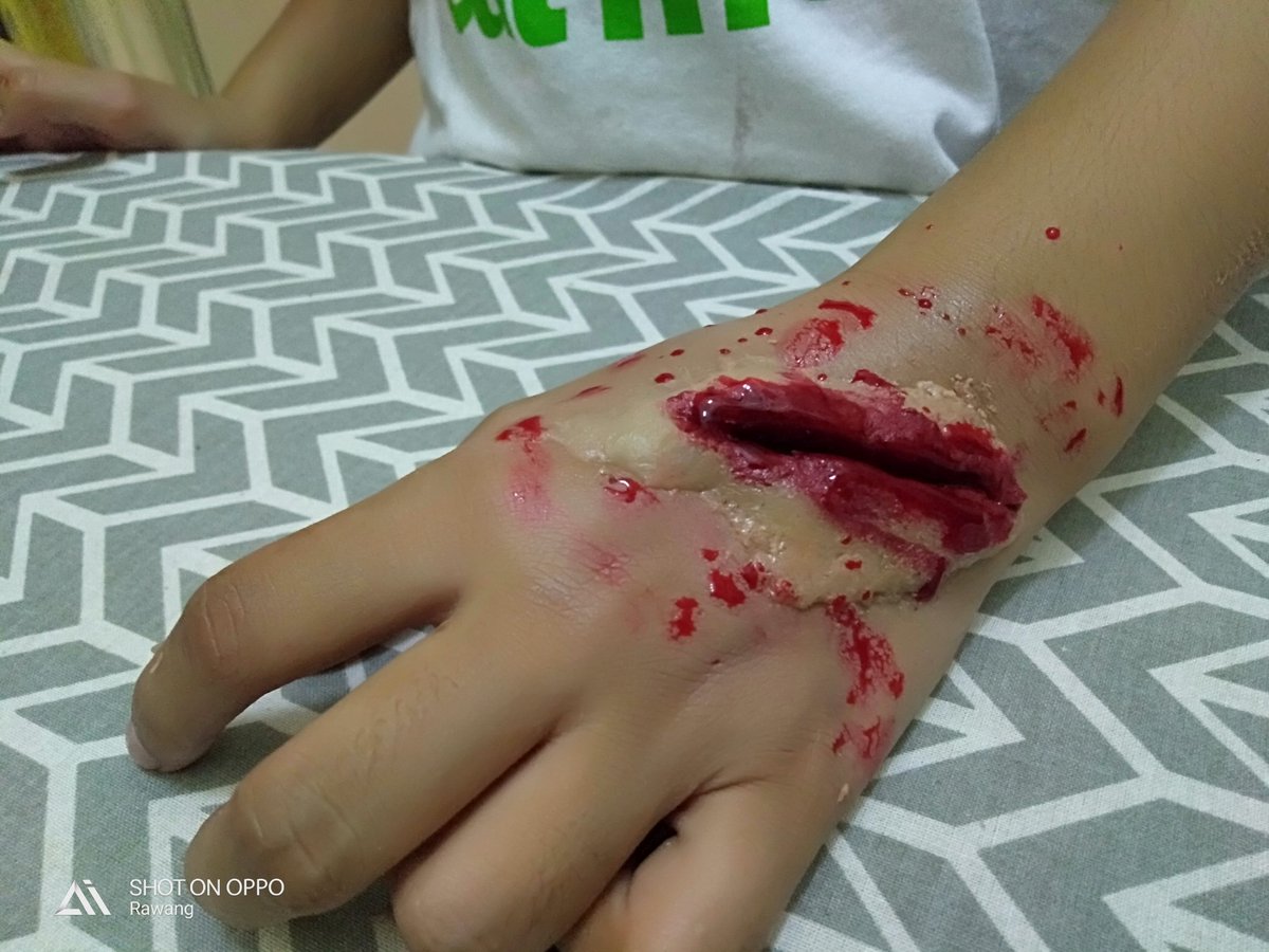 Mizzmimizzfr's tweet image. Bakat anak perempuan saya berumur 11 tahun. Nampaknya anak mama ne lebih kearah seni nampaknya. Doakan bakat ini menjadi kerjayanya ye.