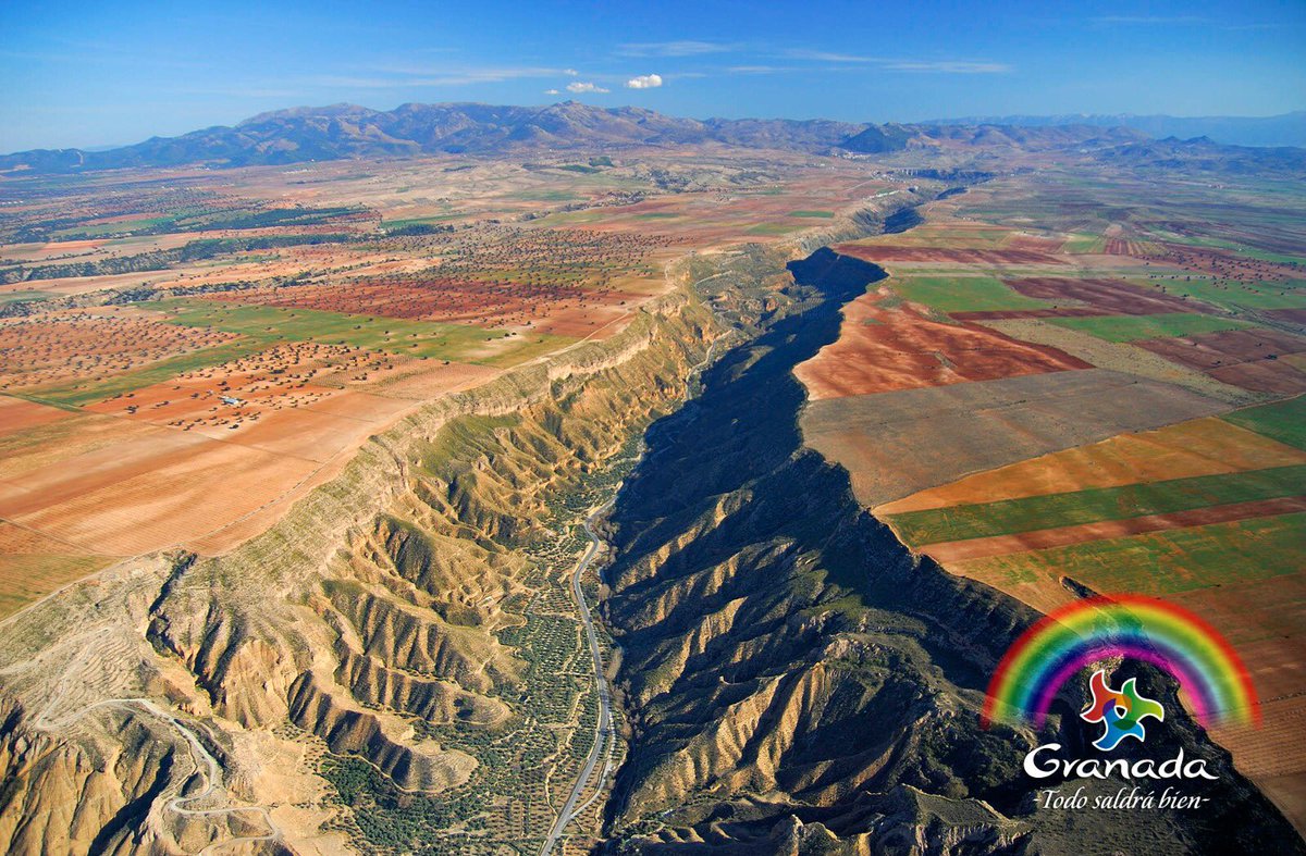 turgranada's tweet photo. Nos teletransportamos al Valle del río Gor 💕.Este enorme valle, milenaria “cicatriz” ha albergado a través de siglos diferentes culturas y tiene la mayor concentración de túmulos prehistóricos d España, con 240 dólmenes diseminados en 10 necrópolis. #todosaldrabien #Granada https://t.co/qhqSRBULtE