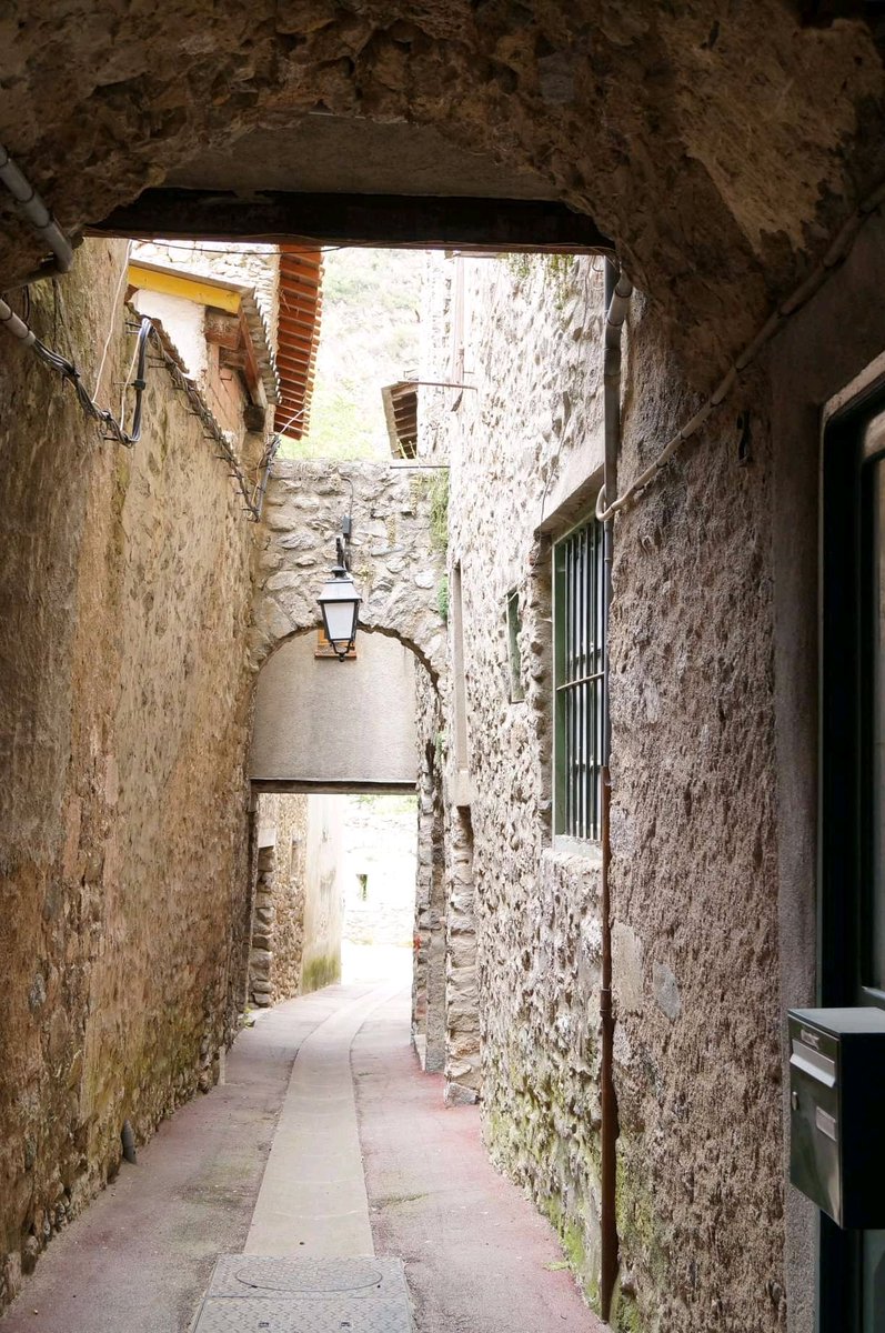 laurylang's tweet photo. En 2016 découverte de la ville fortifiée par Vauban, Villefranche de Conflent #1jourdeconfinement1souvenir #BaladeSympa
 #francemagique #payscatalan #occitanie  https://t.co/SPbQTaWu6S https://t.co/g2Dp6RhL9d